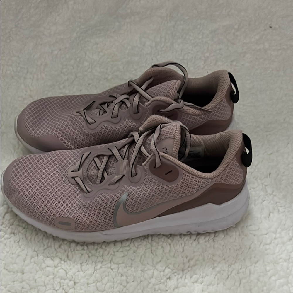 Nike Mauve Running Sneakers